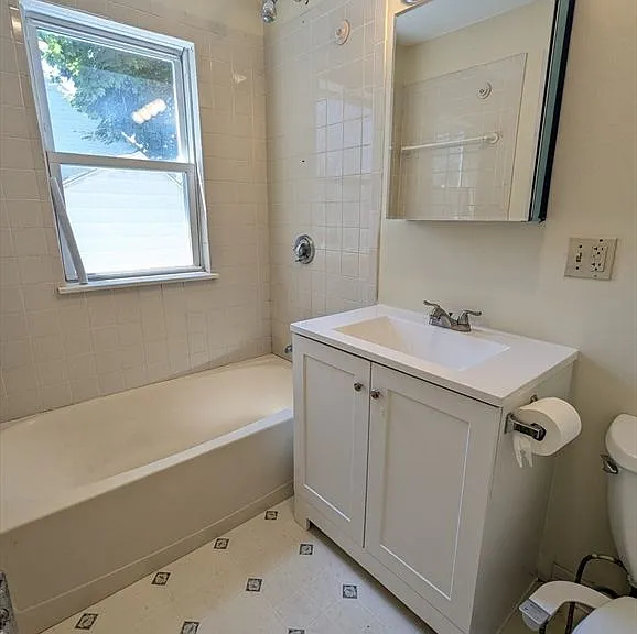 34 William St #2 — Photo 9