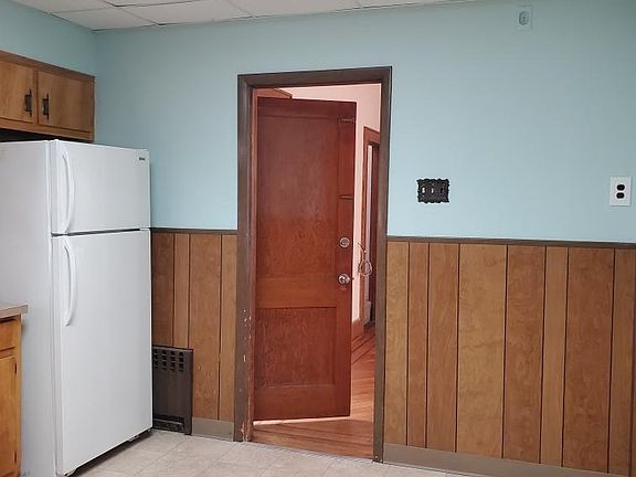 4th image of 33 Jefferson Ave APT 2