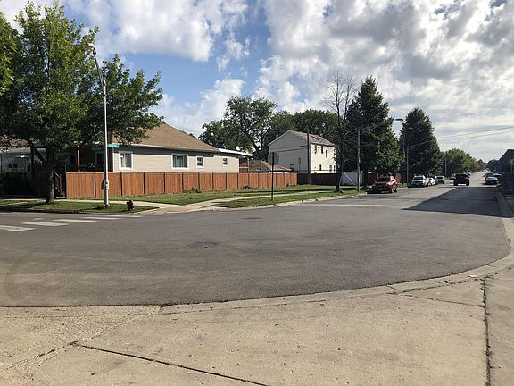 2nd image of 2101 N Melvina Ave