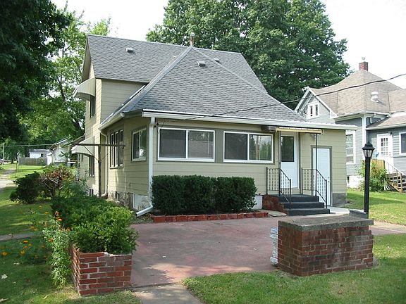 4th image of 402 Shelby St