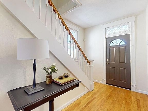 4th image of 4770 Dahlia Ave