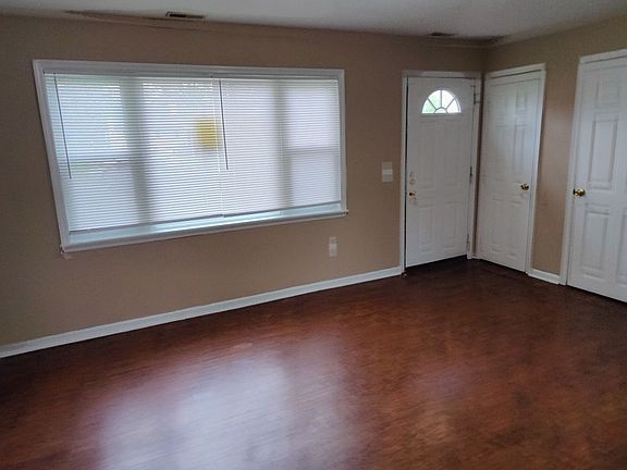4th image of 801 Richardson Dr