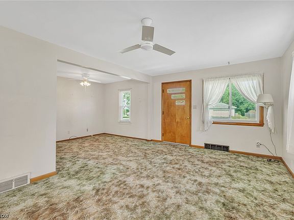 3rd image of 251 Columbine Ave