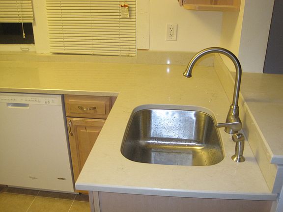 5th image of 7555 N Claremont Ave APT 1