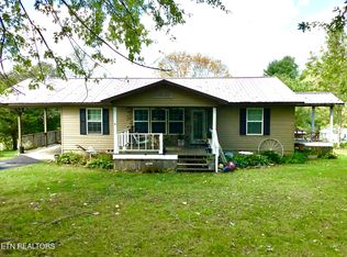 656 Back Valley Rd, Speedwell, TN 37870