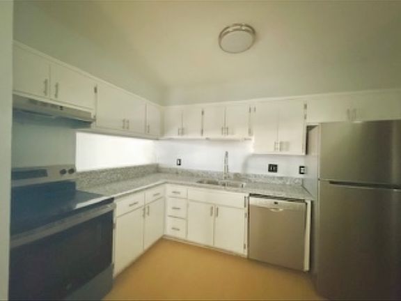 3rd image of 579 Ayrshire Way APT F