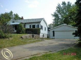 34 Omar St, Pontiac, MI 48342