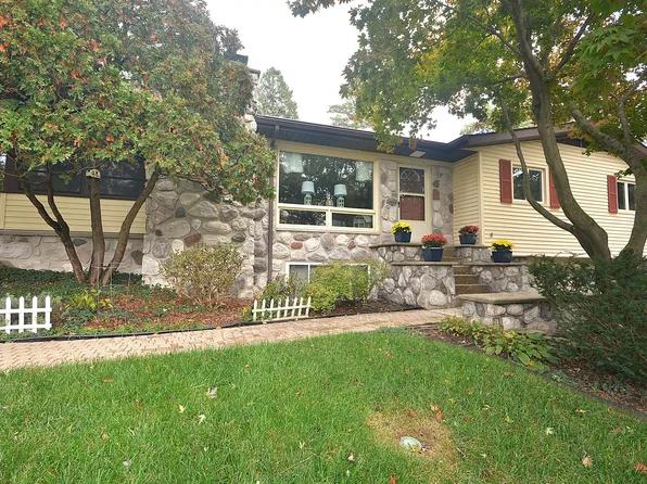 517 Houston Rd, Parchment, MI 49004