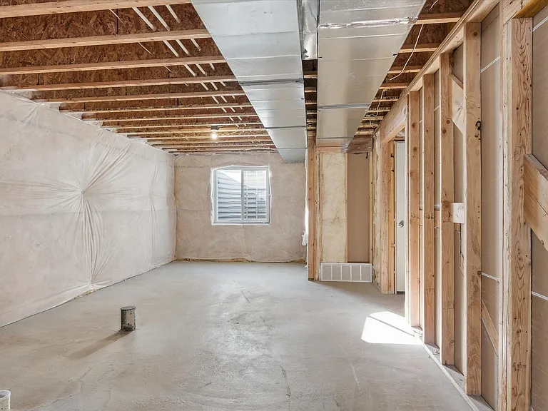 740 W 500 N — Photo 17