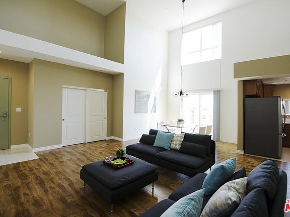 2nd image of 546 N Oxford Ave #202