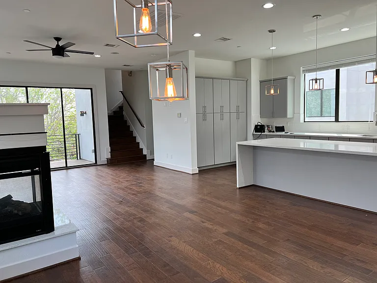 1112 W 22nd St — Photo 13