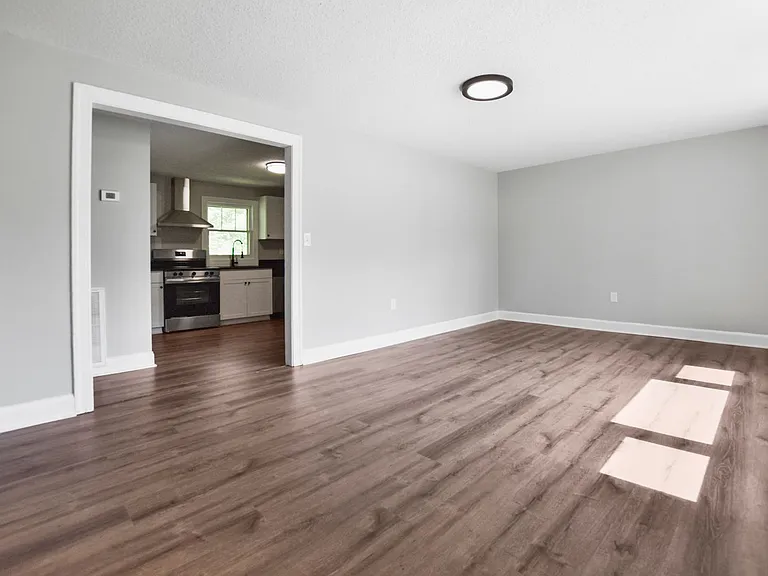 2447 Whitfield Rd — Photo 5