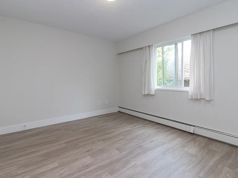 1955 Ashgrove St #402 — Photo 17