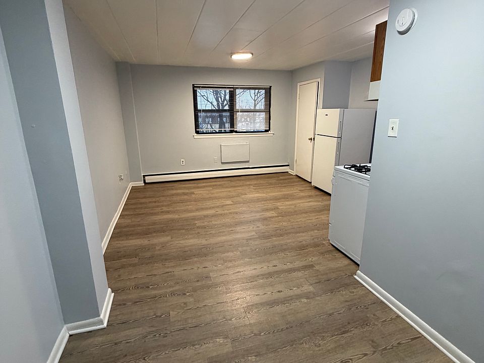 1st image of 5237 Oxford Ave #10