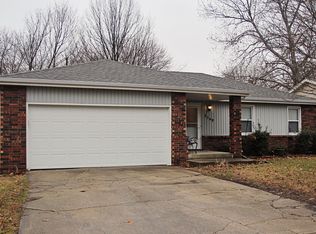 2549 S Regina Ave, Springfield, MO 65807