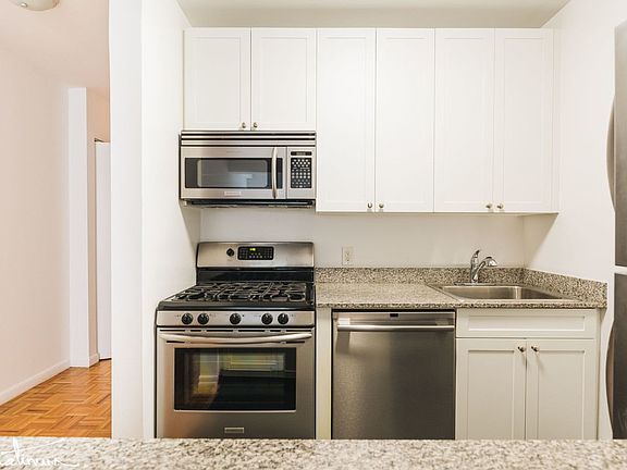 4th image of 45 Wall St APT 718