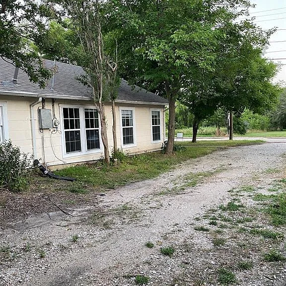 402 McKinney St — Photo 2