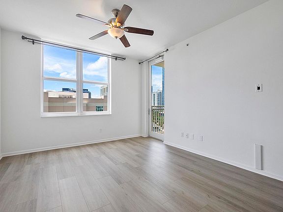 4th image of 511 SE 5th Ave APT 1015