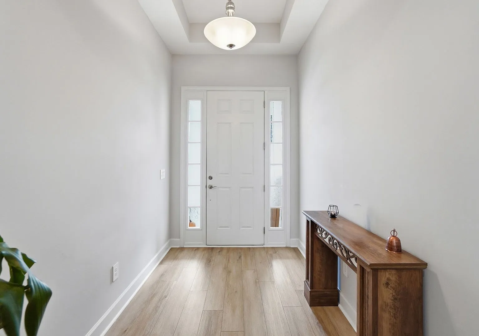 Spacious 4 Bedroom, 3 Bathroom home with an open-concept design located in the desirable Sandy Cr... — Photo 4