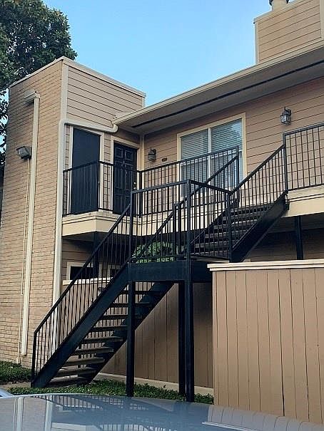 1st image of 712 Bering Dr APT D