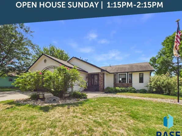 601 Par Tee Dr, Hartford, SD 57033