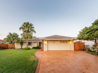 9541 SW 8th St, Pembroke Pines, FL 33025