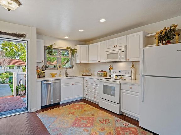 4th image of 363 Orwell Ln