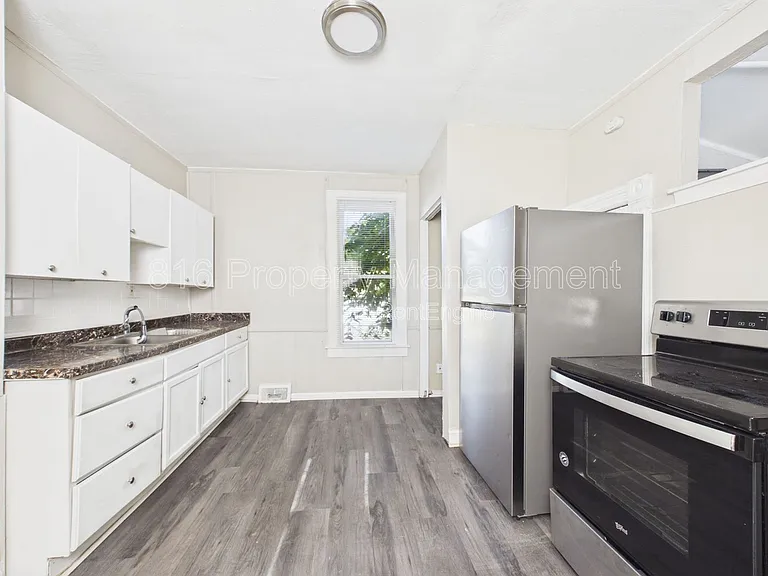 525 Splitlog Ave #R — Photo 6