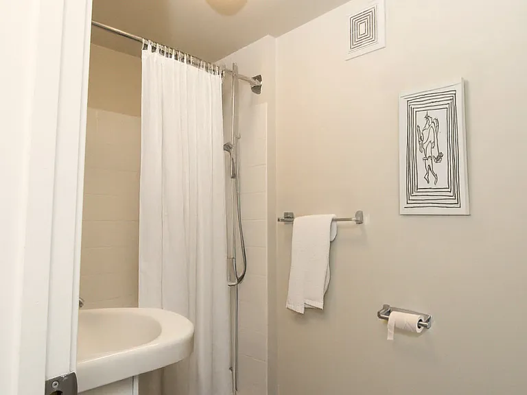 634 Broadway Ave #3 — Photo 9