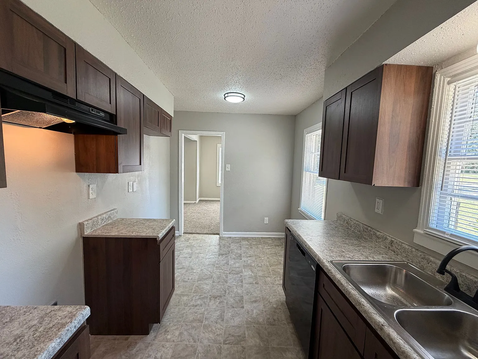 1404 Canfield Ave — Photo 2
