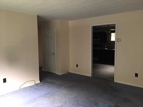5th image of 92 Pine Ave