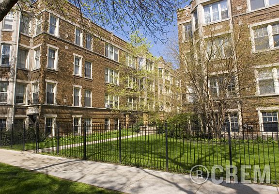 2nd image of 1368 W Greenleaf Ave APT 3S