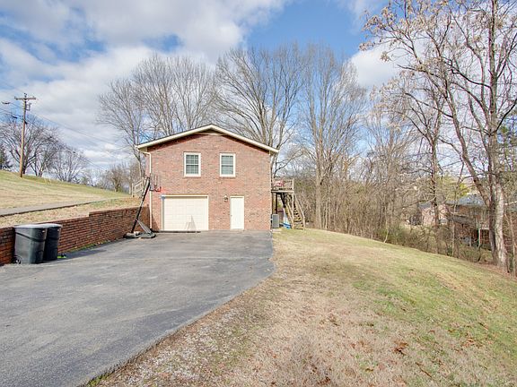 3rd image of 133 Hillwood Dr