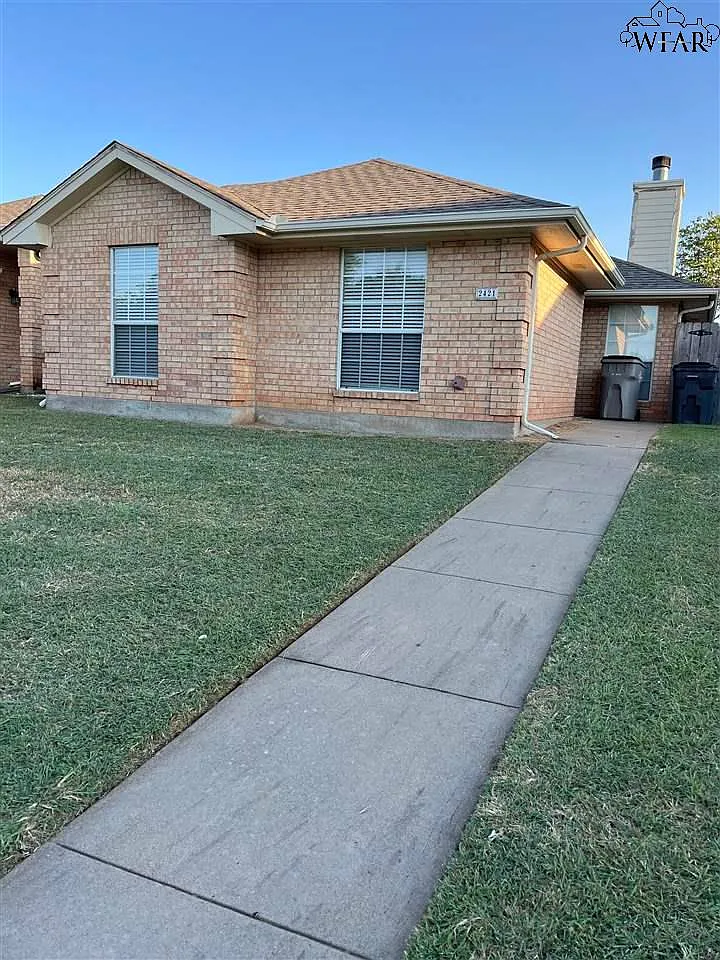 3 bed, 2.0 bath, 1240 sqft, $1,495 — Photo 1
