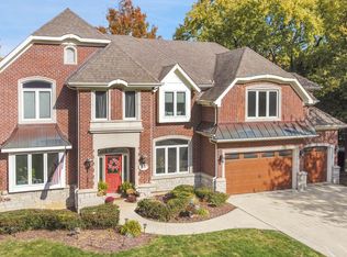 552 Ahlstrand Rd, Glen Ellyn, IL 60137