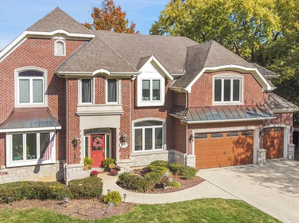 552 Ahlstrand Rd, Glen Ellyn, IL 60137