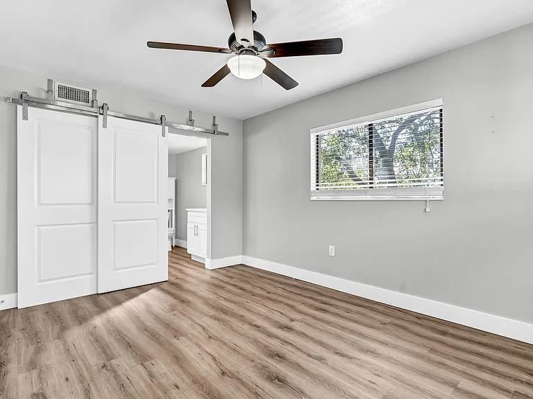 5684 Baywater Dr — Photo 15