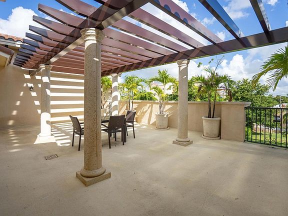 4th image of 300 Majorca Ave #Townhouse