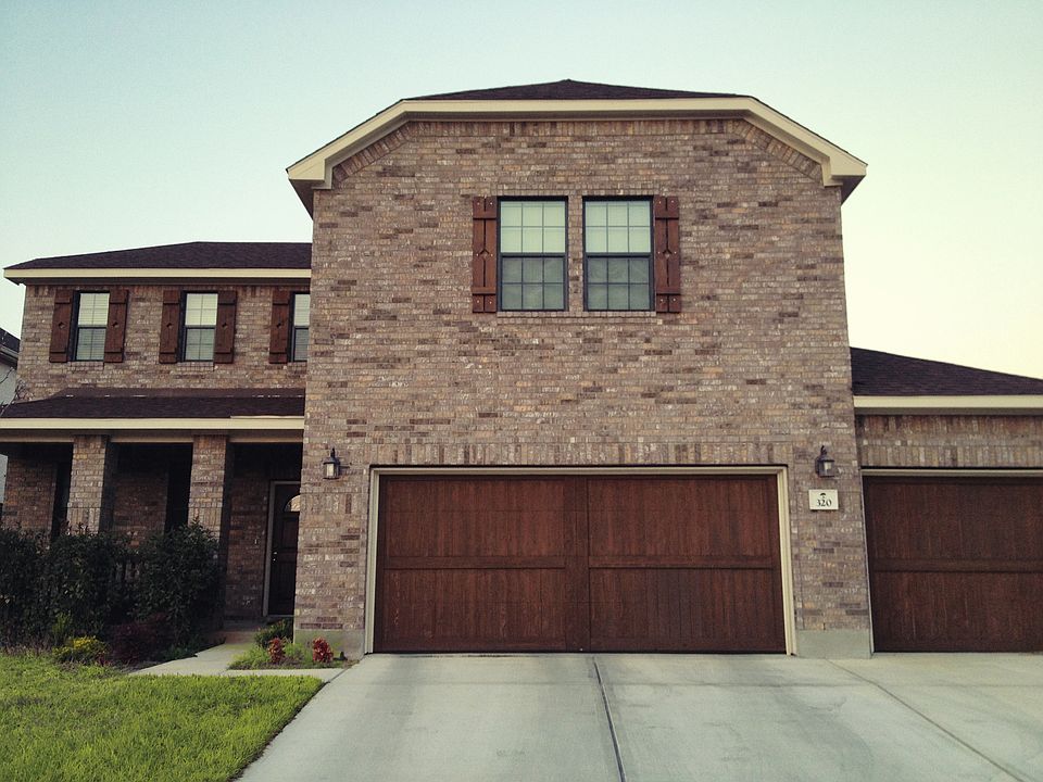 1st image of 320 Kissing Oak Dr