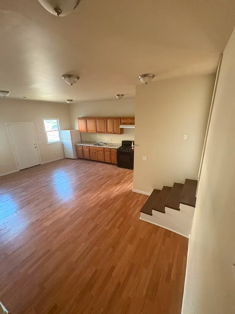 2 bed, 800 sqft, $1,800 — Photo 3