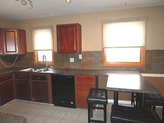 4th image of 244 Tamarack Dr #244