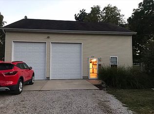 630 E 2nd St, Beckemeyer, IL 62219