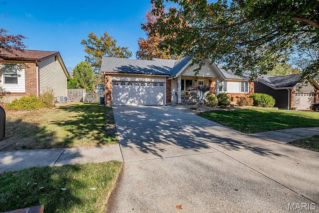 3025 Armona Dr photo 1