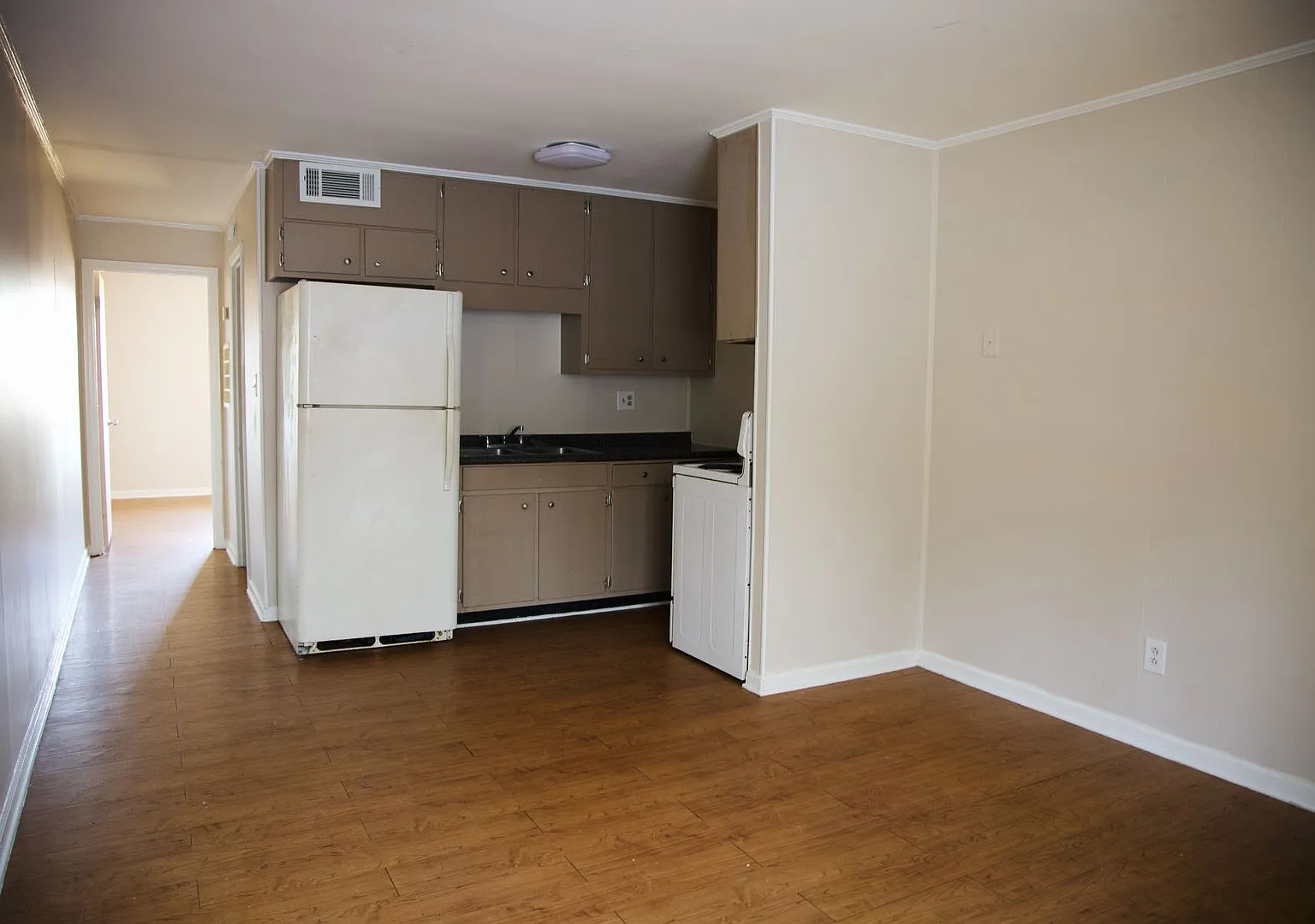 1880 Green Dr — Photo 1
