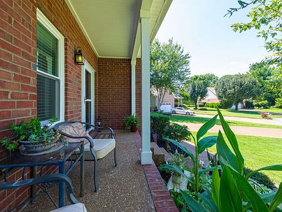 2nd image of 2915 Caymen Ct