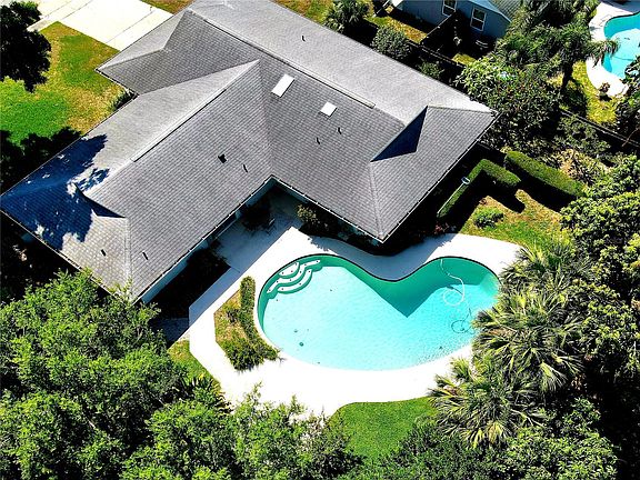 5th image of 5096 The Oaks Cir