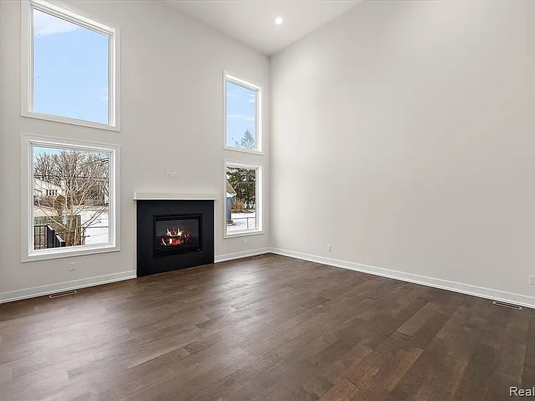 2911 Walsh Dr — Photo 9
