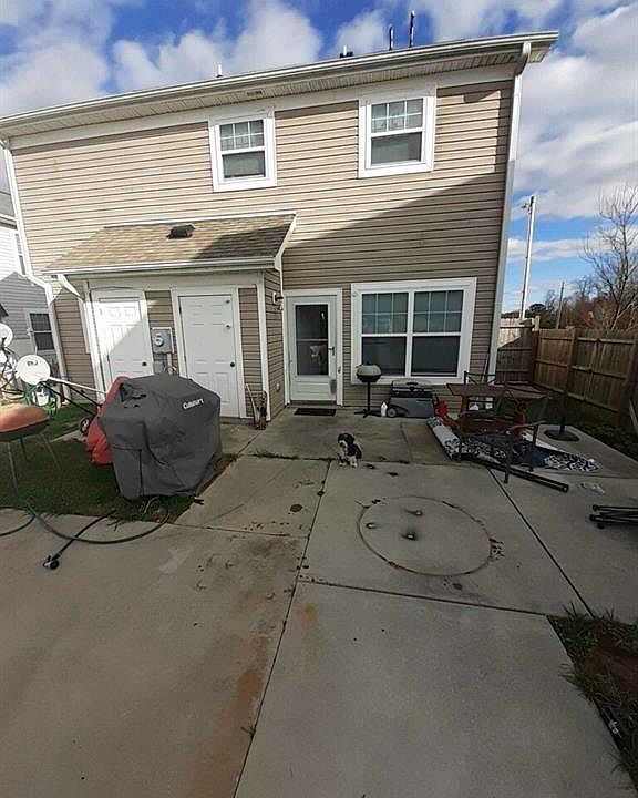 2nd image of 842 Hopewell St