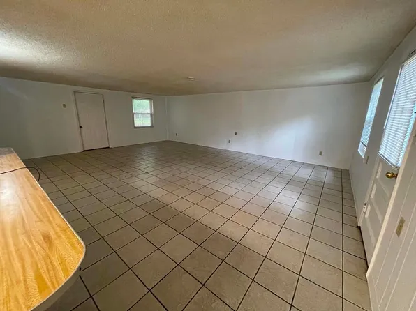 2305 Vivian Dr, Mobile, AL 36693