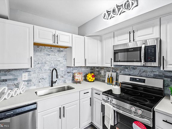 5th image of 5758 Village Green Dr Unit 9/5758B